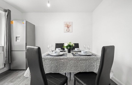 Failsworth Casa | Relocators Month Stays Business