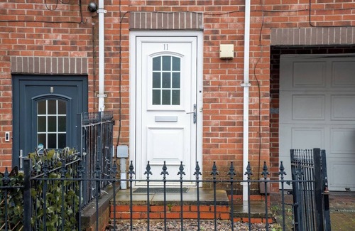 Failsworth Casa | Relocators Month Stays Business