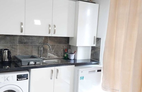 River Casa | Remaj Service Accommodation 3 Bedrooms, 6 Beds Sleep 7