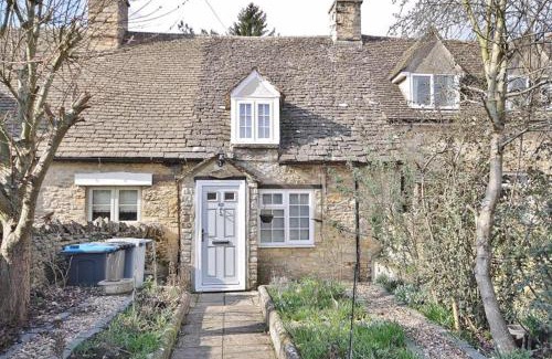 South Leigh Casa | Remarkable 1-Bed Cotswolds Cottage in Finstock