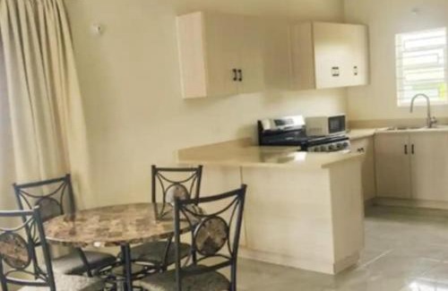 Discovery Bay Casa | Remarkable 2-Bed House in Discovery Bay