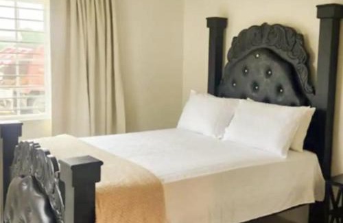 Discovery Bay Casa | Remarkable 2-Bed House in Discovery Bay