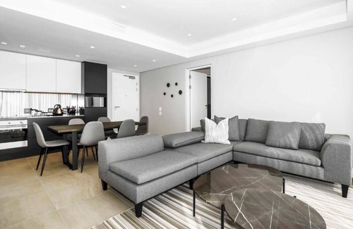 Greater Johannesburg Metropolitan Area Apartamento | Remarkable 2-Bed Apartment in Johannesburg