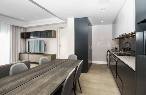 Greater Johannesburg Metropolitan Area Apartamento | Remarkable 2-Bed Apartment in Johannesburg