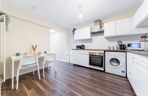 London Borough of Hounslow Apartamento | Remarkable 2 Double Bed Ensuite Room Isleworth TW7