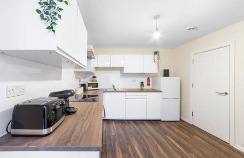 London Borough of Hounslow Apartamento | Remarkable 2 Double Bed Ensuite Room Isleworth TW7