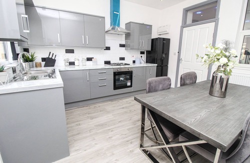Bradford Casa | Remarkable 4-Bed House in Bradford