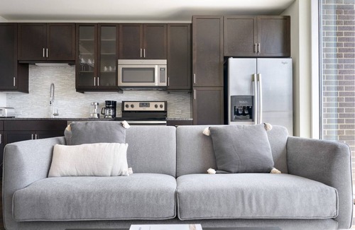 Waller Creek District Apartamento | Remarkable Downtown 1BR w/ Gym, Pool & Deck, nr Capitol, by Blueground