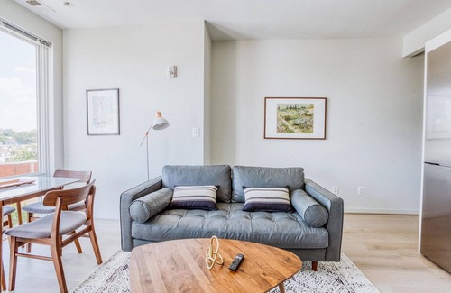 H Street Corridor Apartamento | Remarkable H Street 2BR w/ W/D, nr Restaurants, by Blueground