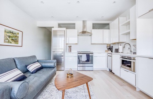 H Street Corridor Apartamento | Remarkable H Street 2BR w/ W/D, nr Restaurants, by Blueground