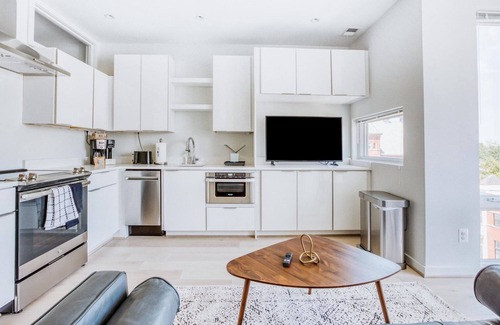 H Street Corridor Apartamento | Remarkable H Street 2BR w/ W/D, nr Restaurants, by Blueground