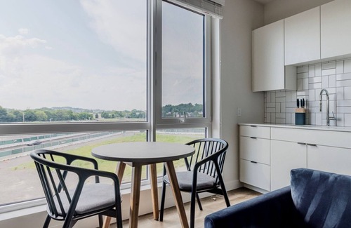 Revere Apartamento | Remarkable Revere Studio w/ Fire Pit, Pool, Gym, BBQ, W/D, by Blueground