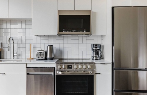 Revere Apartamento | Remarkable Revere Studio w/ Fire Pit, Pool, Gym, BBQ, W/D, by Blueground