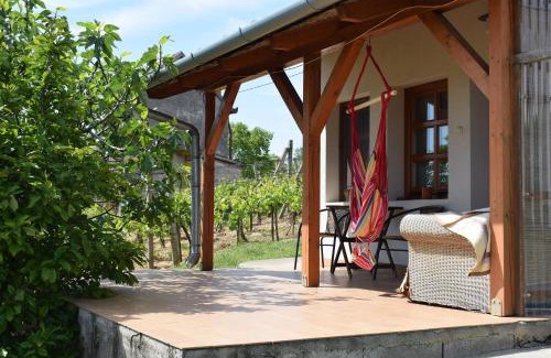 Nagyharsany Casa | Remete-lak