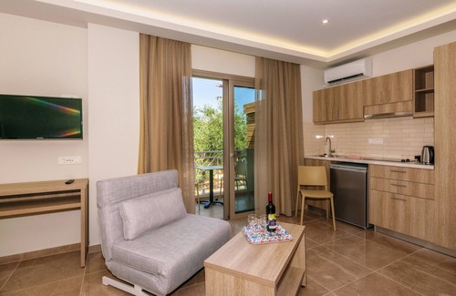 Amoudi Casa | Remezzo Apartments & Studios