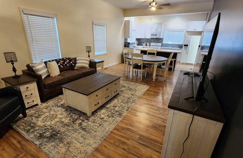 Shelbyville Casa | Remodel pet friendly home in town 1/2 mile from Lake Shelbyville.