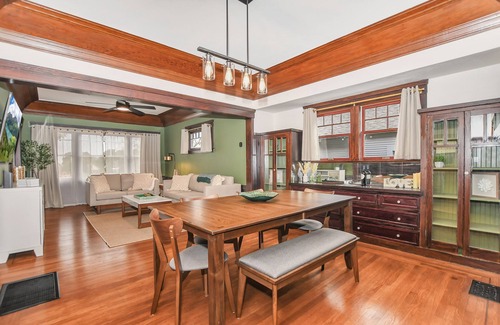 Vallejo Casa | ~ Remodeled 1918 California Craftsman on a Park ~
