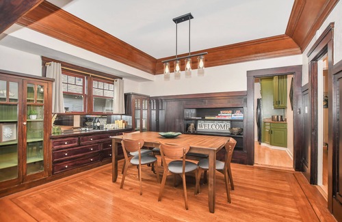 Vallejo Casa | ~ Remodeled 1918 California Craftsman on a Park ~