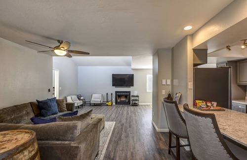 Prescott Condominio | ¡NUEVO! Remodelado condominio de 2 bd / 2 baños a solo 10 minutos a pie de la Plaza del Palacio de Justicia.