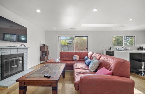 San Tomas Casa | Remodeled 3 bdrm 2bath home w natural lights