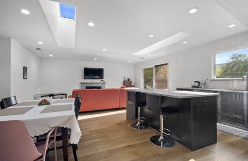 San Tomas Casa | Remodeled 3 bdrm 2bath home w natural lights