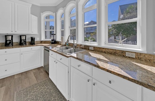 Crystal Shores Casa | Remodeled😎3 Story 5BR Home ⚓Private Pool!🌴 Grill