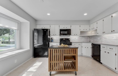 Austin Casa | Remodeled 3BR, 2.5 Bath Dog-Friendly Retreat w/ Large Backyard