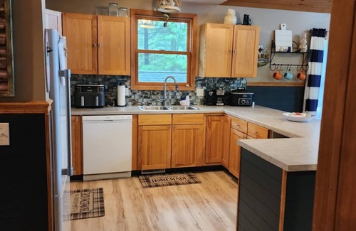 Le Roy Cabaña | Remodeled 3BR 2BA Beachfront Cottage, Pet Friendly. All-Sports Lakefront