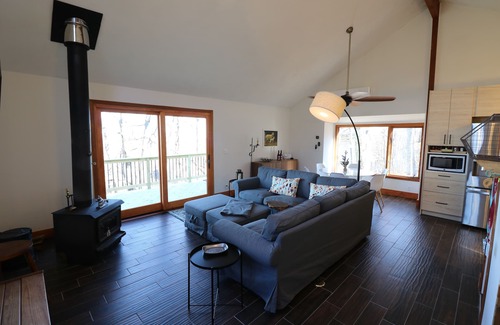 Treeloft Casa | Chalet de esquí 3BR / 2BA recientemente remodelado en Tyro Slope, incluye pases para invitados