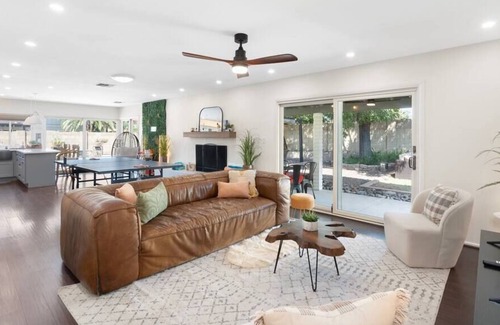 Avant Casa | Remodeled Abode | 3BR | Pingpong | Football | Pool
