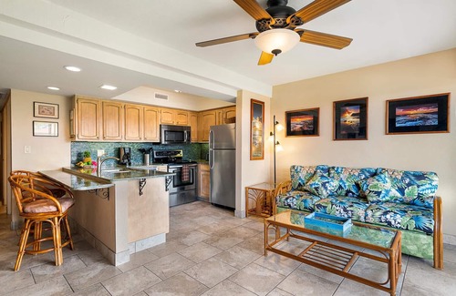 Kailua-Kona Condominio | Remodelado | AC incluido | Complejo frente al mar | Desde $ 100 / n