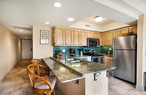 Kailua-Kona Condominio | Remodelado | AC incluido | Complejo frente al mar | Desde $ 100 / n