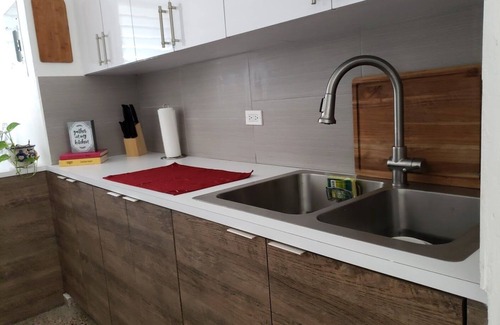Tomas de Castro Apartamento | Apartamento remodelado en el corazón de puerto rico.