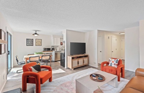 Oak Hills Casa | Remodeled! Beaverton 2BR/2BA Fenced Backyard Extended Stays