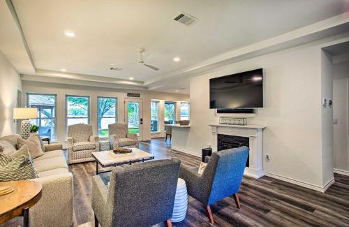 Log Cabin Casa | Remodeled Cedar Creek Lake Retreat with Fire Pit!