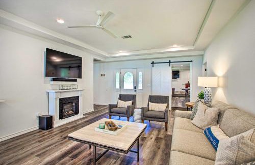 Log Cabin Casa | Remodeled Cedar Creek Lake Retreat with Fire Pit!