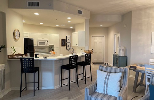 Tropical Cove Condominio | Remodeled condo, quiet, gated golf community, Ft Myers