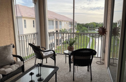 Tropical Cove Condominio | Remodeled condo, quiet, gated golf community, Ft Myers