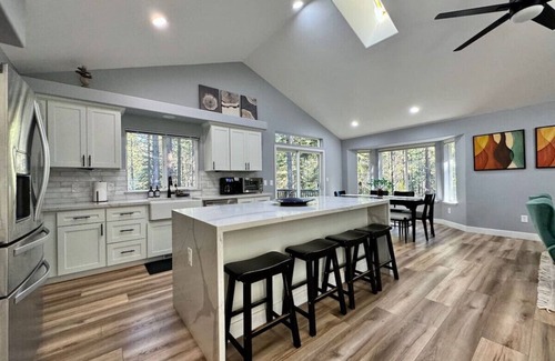 Pioneer Trail Casa | Remodeled Convenient Tahoe Retreat