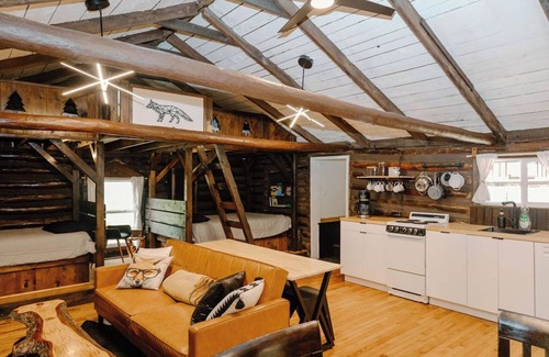 Clarington Cabina | Remodeled Cook Forest Cabin