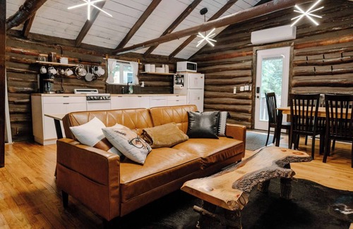 Clarington Cabina | Remodeled Cook Forest Cabin
