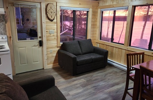 Albion Cabaña | Aléjese de todo en esta cabaña en el estanque Lovejoy en Albion Maine