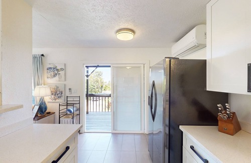 Kihei Cabaña | Remodeled cottage with AC, ocean views, yard & lanai - near beach, golf & dining