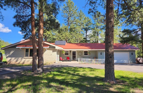 Ponderosa Pines Casa | Remodeled Cozy home: 20min to Wolfcreek Ski + 3min to Golf and Rio Grande River