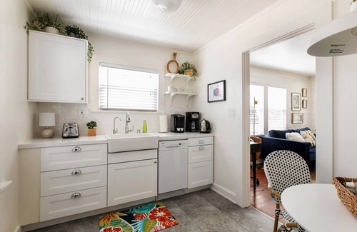 Carlson Park Casa | Sunny + Modern 1Bd / 1Bath Cottage Home en el corazón de Los Ángeles