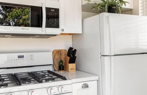 Carlson Park Casa | Sunny + Modern 1Bd / 1Bath Cottage Home en el corazón de Los Ángeles