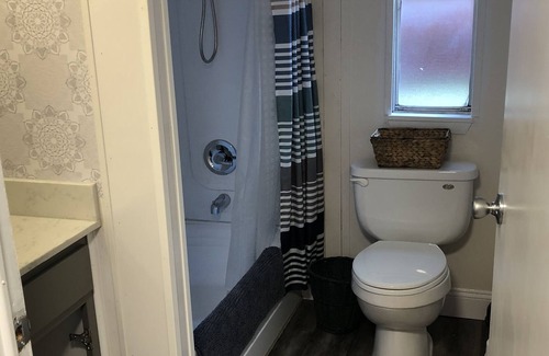 Weatherford Cabaña | Remodeled family place on 5 acres, large deck w TV