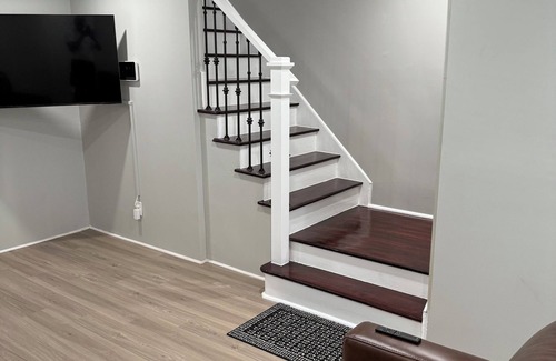 Queens Casa | Remodeled Fantastic 3-bedroom house with AC/front porch and deck in Queens