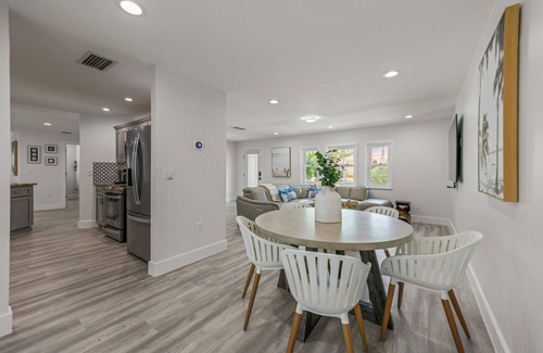 Bay Isle Casa | REMODELED, Heated Pool and Spa, POOL Table, games, bikes included!