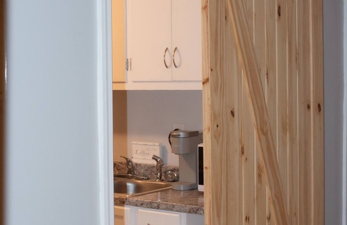 Holly Springs Cabaña | Remodeled historical loft walking distance from the Square.
